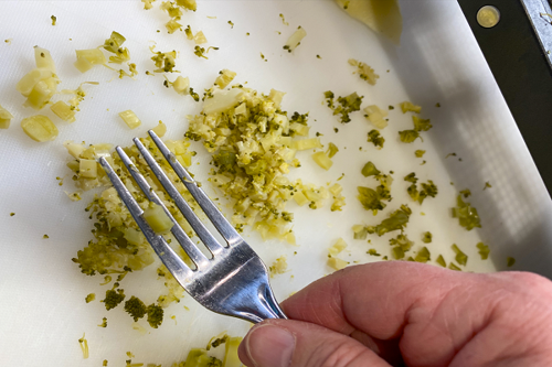 Processing and Testing Steamed Broccoli – IDDSI Level 4 Puréed