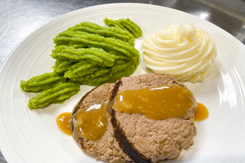 Plating Roast Beef – IDDSI Level 4 Puréed